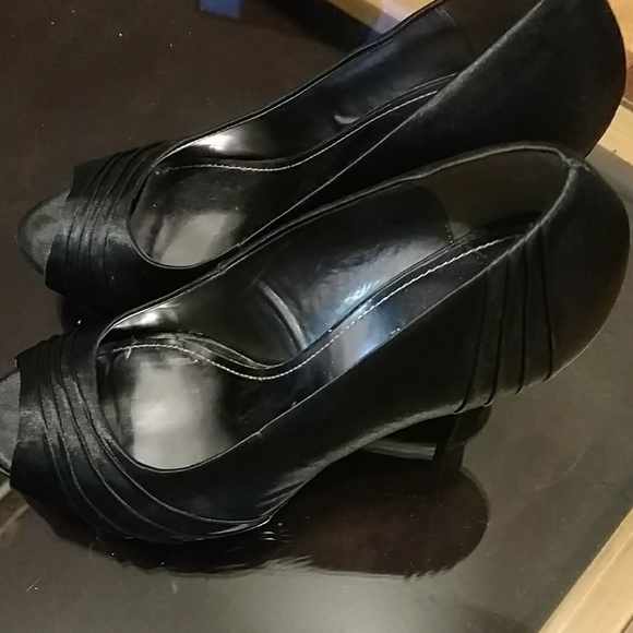 Jacqueline Ferrar black satin platform heels - Picture 2 of 6